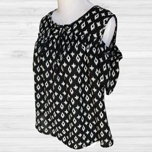 AUW MEDIUM Black & White Cold Shoulder Dressy Western Boho Style Blouse